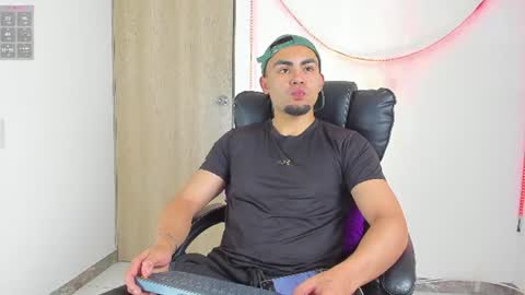 Snapshot of kalivan_voinesscu chatting on 07.24.26 K A L I online show from 07.24.26