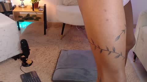 Snapshot of kalola_guerra chatting on 12.29.24 kalola_guerra online show from 12.29.24