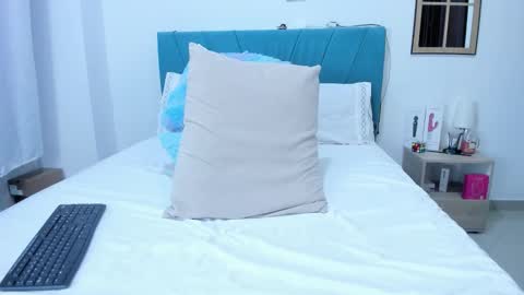 Kamilalopez online show from 09.12.25