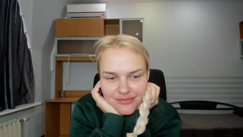 Snapshot of kamilagame chatting on 11.26.25 Camila online show from 11.26.25