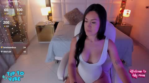 Snapshot of kamillaxx chatting on 12.21.24 Kamila online show from 12.21.24