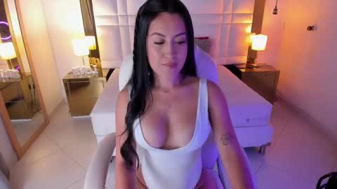 Snapshot of kamillaxx chatting on 02.12.25 Kamila online show from 02.12.25