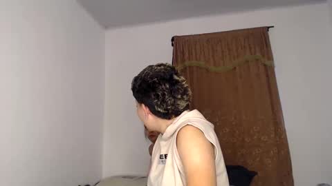 Snapshot of kammy_cami chatting on 05.11.26 kammy y camila online show from 05.11.26