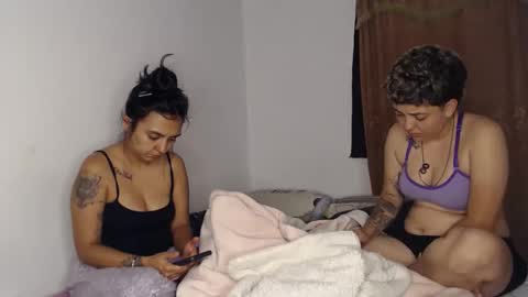 Snapshot of kammy_cami chatting on 05.12.26 kammy y camila online show from 05.12.26