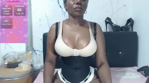 Paola online show from 04.12.26