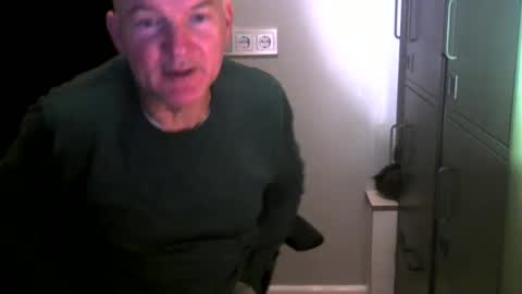 Snapshot of kapitein_rob chatting on 12.23.24 Robbie online show from 12.23.24