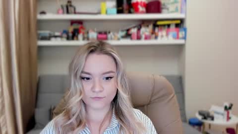 Snapshot of kara_smith_ chatting on 07.12.26 Kara. Off from 15th till 24th of December online show from 07.12.26