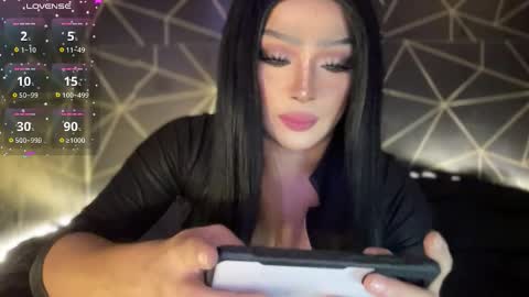 Snapshot of kardeyfynes chatting on 12.05.25 MARIA online show from 12.05.25