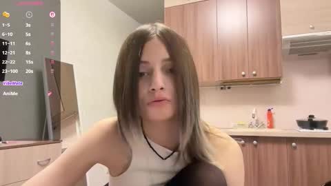 Snapshot of karensimilton chatting on 11.17.25 May online show from 11.17.25