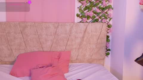 Snapshot of kariina_wong chatting on 11.18.25 kariina_wong online show from 11.18.25