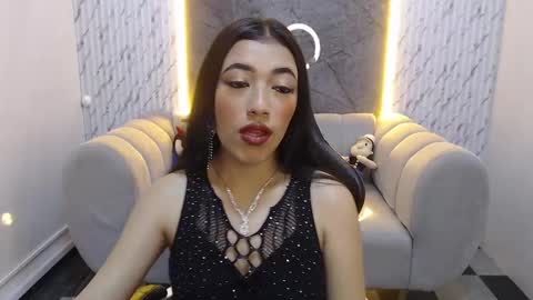 Snapshot of karime_b_ chatting on 10.18.25 karime_b_ online show from 10.18.25