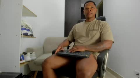 Snapshot of karimthompson chatting on 05.01.26 Karim online show from 05.01.26