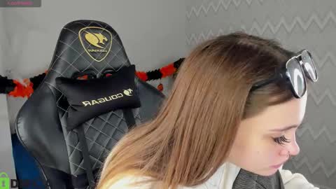 karina_broks online show from 10.31.25