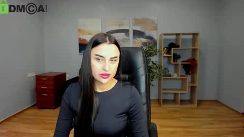 Snapshot of karina_nolan chatting on 11.17.25 Karina Nolan online show from 11.17.25