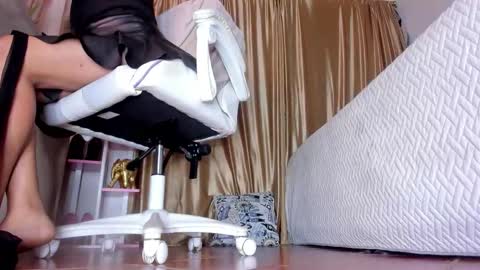 KARINA online show from 11.21.25