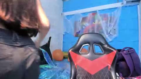 karinatompson online show from 10.24.25