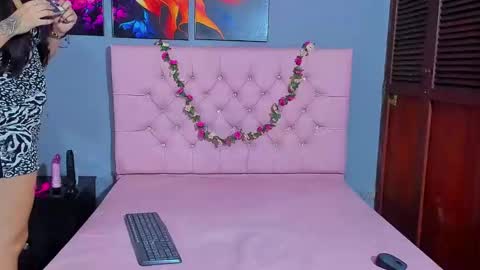 karinatompson online show from 11.25.25