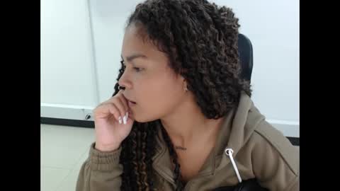 Snapshot of karla_cg chatting on 02.22.25 karla_cg online show from 02.22.25