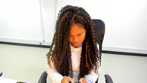 Snapshot of karla_cg chatting on 02.26.25 karla_cg online show from 02.26.25