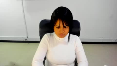 Snapshot of karla_cg chatting on 09.29.25 karla_cg online show from 09.29.25