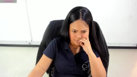 Snapshot of karla_cg chatting on 10.29.25 karla_cg online show from 10.29.25