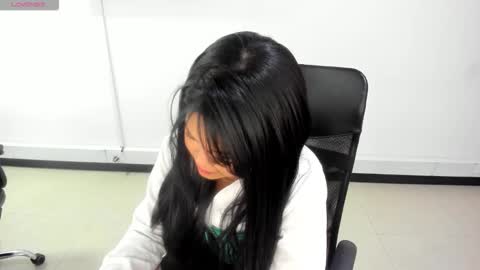 Snapshot of karla_cg chatting on 10.31.25 karla_cg online show from 10.31.25