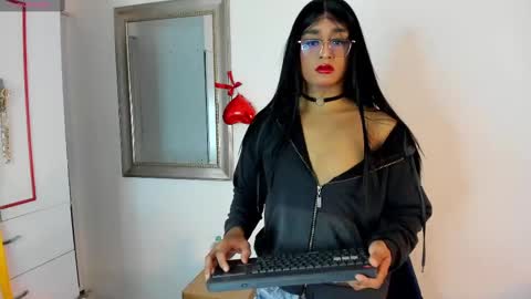 Snapshot of karla_dior chatting on 10.12.25 DIOR online show from 10.12.25