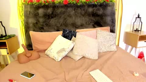 Karla Gonzaless online show from 02.23.25