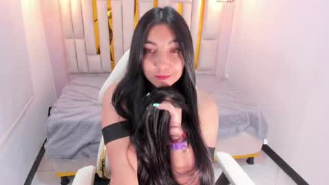 Snapshot of karla_hernandez chatting on 02.13.25 Karla online show from 02.13.25