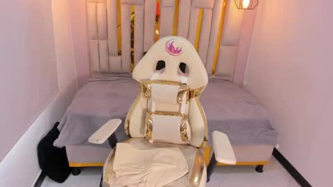 Snapshot of karla_hernandez chatting on 02.15.25 Karla online show from 02.15.25