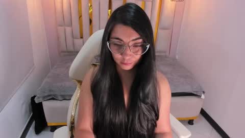 Snapshot of karla_hernandez chatting on 03.11.25 Karla online show from 03.11.25