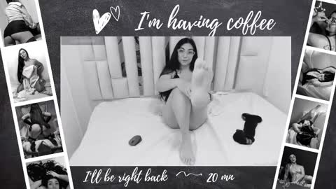 Snapshot of karla_hernandez chatting on 10.27.25 Karla online show from 10.27.25