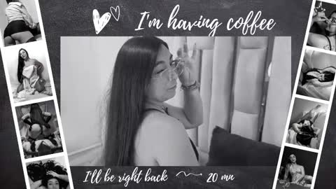 Snapshot of karla_hernandez chatting on 10.28.25 Karla online show from 10.28.25