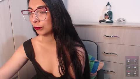 Snapshot of karla_hernandez chatting on 12.16.25 Karla online show from 12.16.25