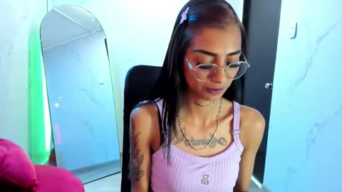 Snapshot of karlaslutskinny__ chatting on 10.17.25 karlaslutskinny__ online show from 10.17.25