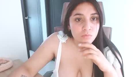 Snapshot of karlie_kloy chatting on 12.18.25 kloy online show from 12.18.25