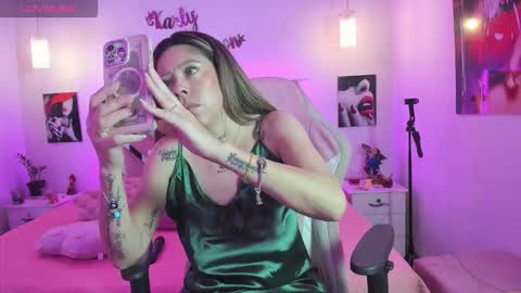 Snapshot of karly_moonn chatting on 11.19.25 Karly Moonns online show from 11.19.25