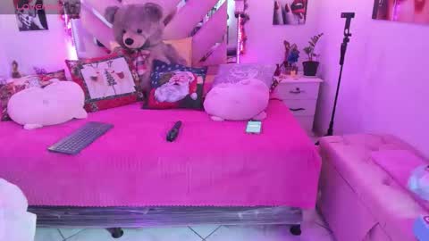 Snapshot of karly_moonn chatting on 12.02.25 Karly Moonns online show from 12.02.25