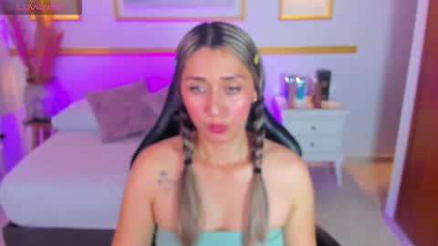 karlyy_ online show from 11.04.25