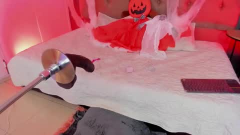 KAROL  online show from 10.18.25