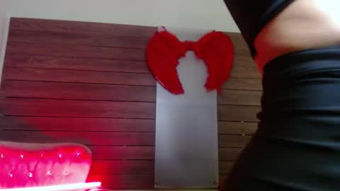 karol_yesenia online show from 10.18.25