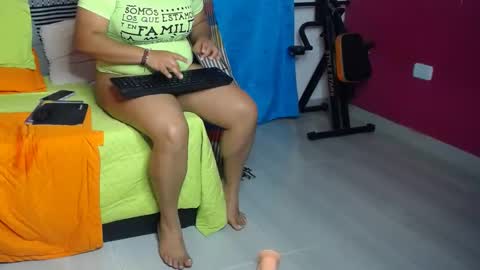 Snapshot of karolhot916 chatting on 02.09.25 karol online show from 02.09.25