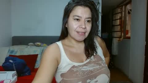 Snapshot of karolhot_x chatting on 12.19.24 karol online show from 12.19.24