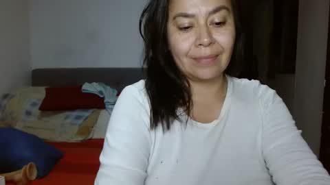 Snapshot of karolhot_x chatting on 12.25.24 karol online show from 12.25.24