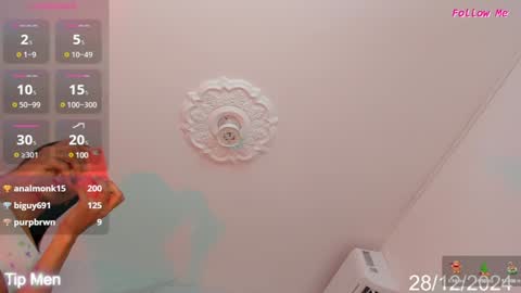 Snapshot of karoline_marin chatting on 12.28.24 Karoline online show from 12.28.24