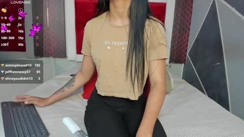 Snapshot of karoll014 chatting on 01.03.25 Karol online show from 01.03.25