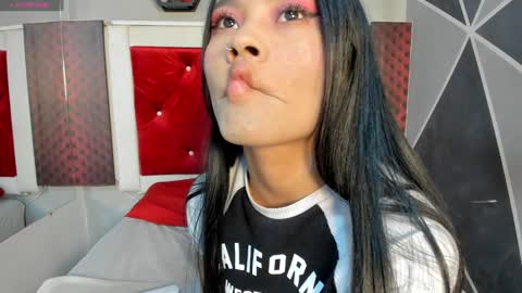 Snapshot of karoll014 chatting on 01.29.25 Karol online show from 01.29.25