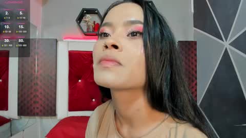 Snapshot of karoll014 chatting on 02.11.25 Karol online show from 02.11.25