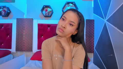 Snapshot of karoll014 chatting on 09.16.25 Karol online show from 09.16.25
