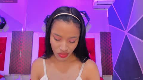 Snapshot of karoll014 chatting on 09.17.25 Karol online show from 09.17.25